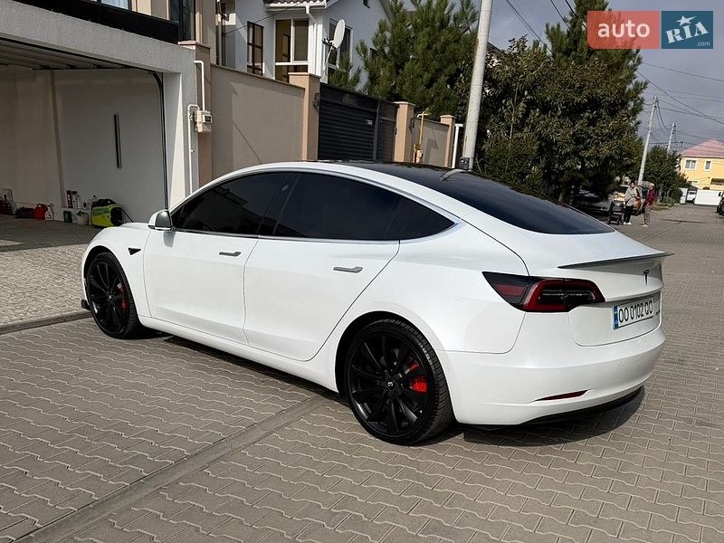 Седан Tesla Model 3 2019 в Одесі
