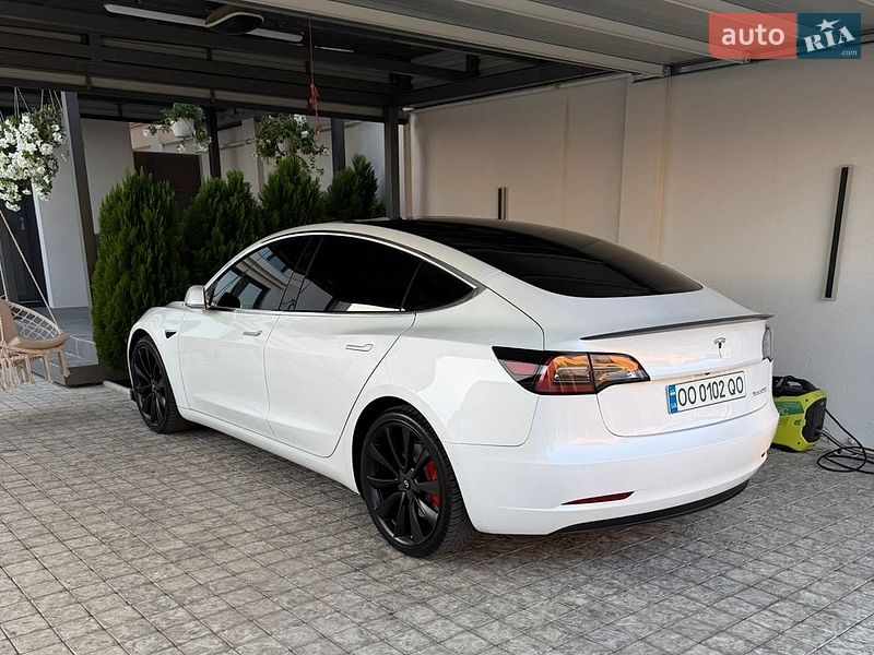 Седан Tesla Model 3 2019 в Одесі