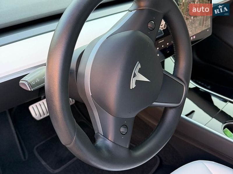 Седан Tesla Model 3 2019 в Одесі