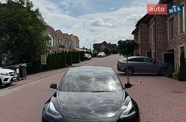 Седан Tesla Model 3 2021 в Чернівцях