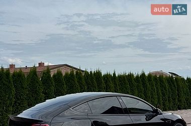 Седан Tesla Model 3 2021 в Чернівцях