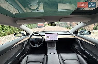 Седан Tesla Model 3 2021 в Чернівцях