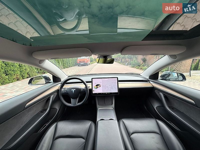 Седан Tesla Model 3 2021 в Чернівцях