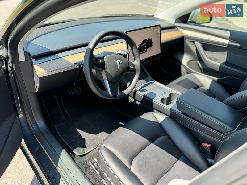 Седан Tesla Model 3 2022 в Виннице