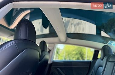 Седан Tesla Model 3 2022 в Виннице