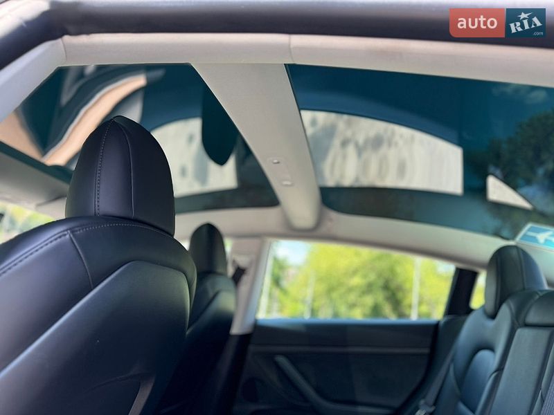 Седан Tesla Model 3 2022 в Виннице