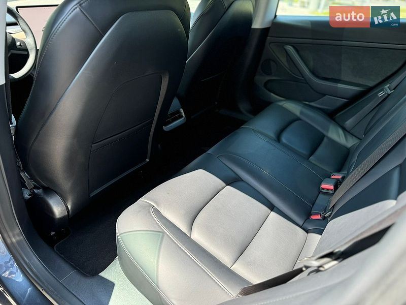 Седан Tesla Model 3 2022 в Виннице