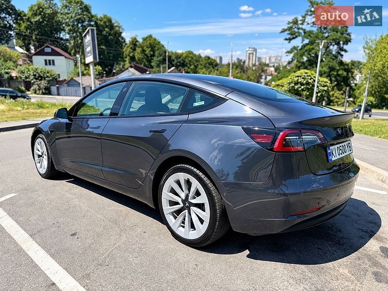 Седан Tesla Model 3 2022 в Виннице