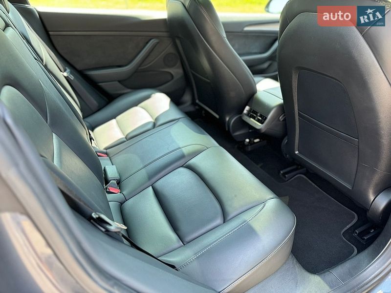 Седан Tesla Model 3 2022 в Виннице