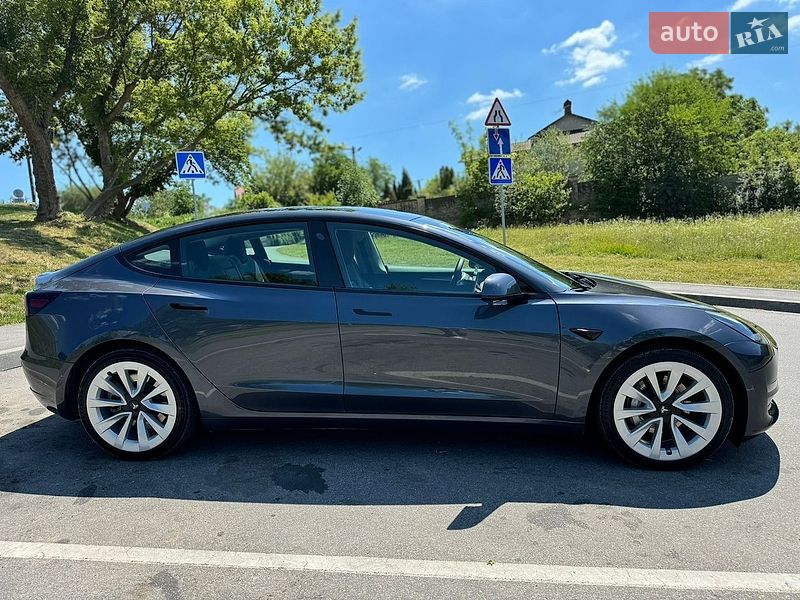 Седан Tesla Model 3 2022 в Виннице