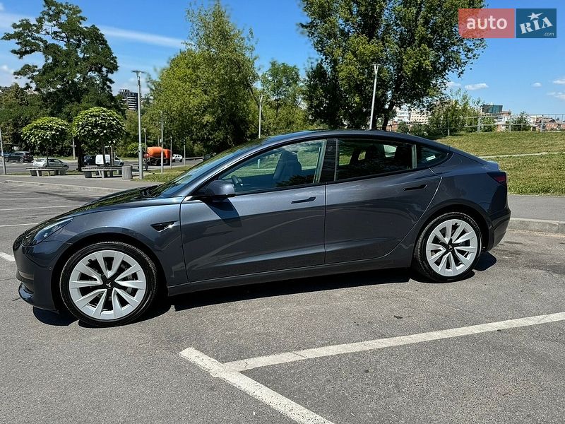Седан Tesla Model 3 2022 в Виннице