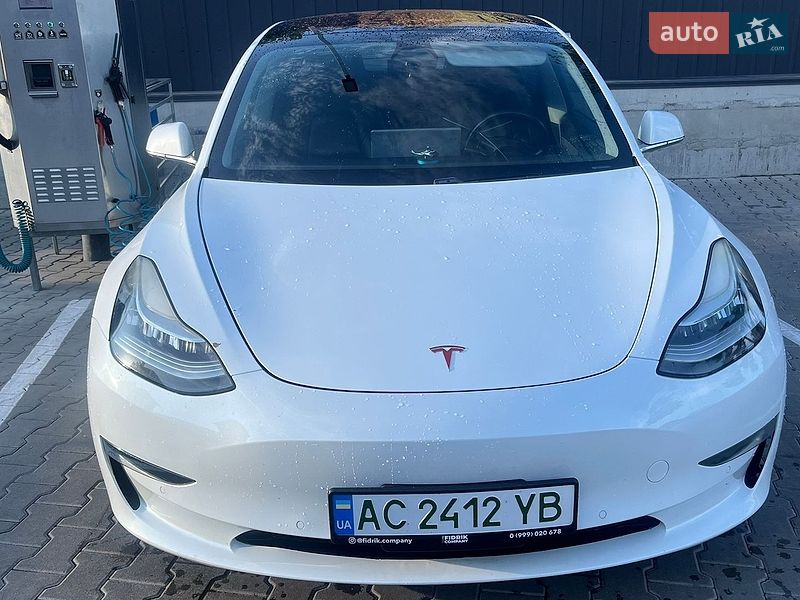 Седан Tesla Model 3 2018 в Луцьку