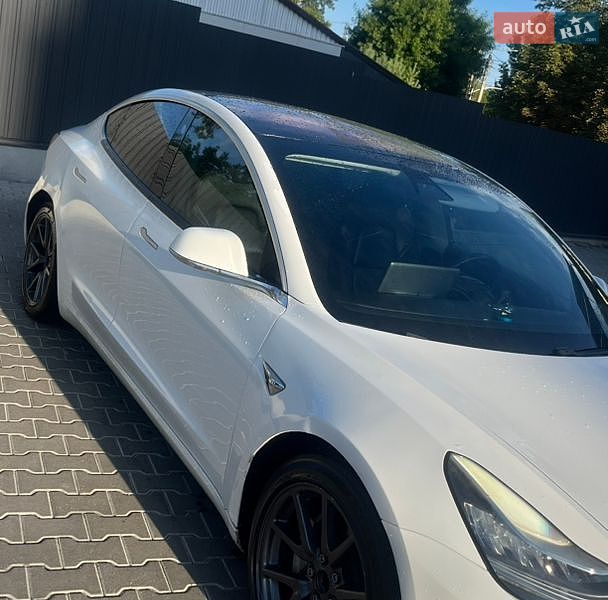 Седан Tesla Model 3 2018 в Луцьку