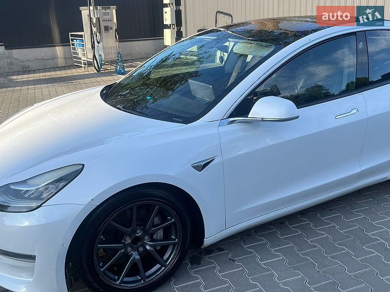 Седан Tesla Model 3 2018 в Луцьку