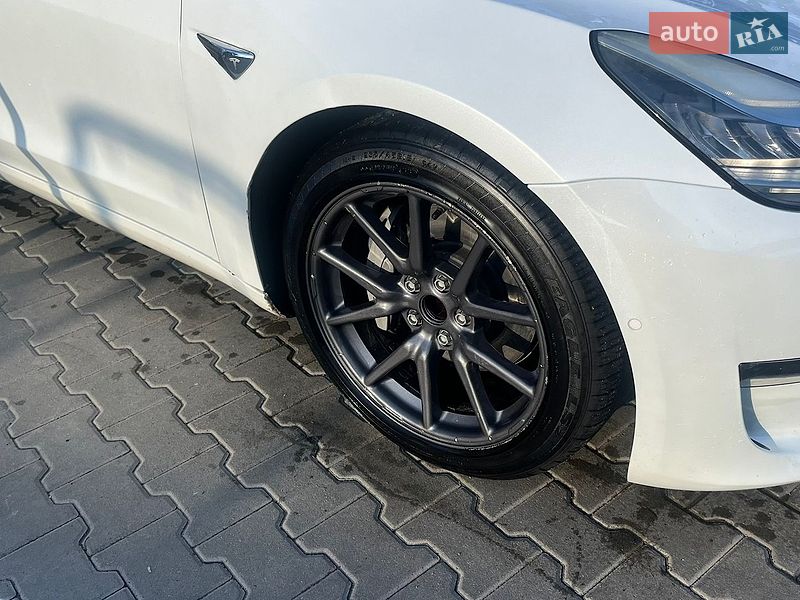 Седан Tesla Model 3 2018 в Луцьку