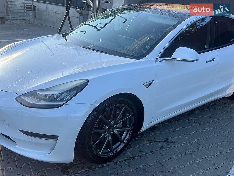 Седан Tesla Model 3 2018 в Луцьку