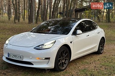 Седан Tesla Model 3 2020 в Кременчуці
