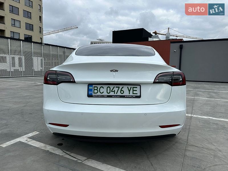 Седан Tesla Model 3 2022 в Львове