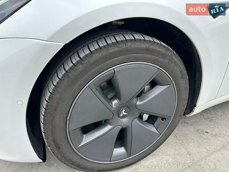 Седан Tesla Model 3 2022 в Львове
