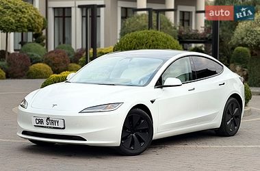 Седан Tesla Model 3 2025 в Стрию