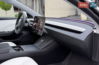 Седан Tesla Model 3 2025 в Стрию