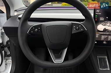 Седан Tesla Model 3 2025 в Стрию