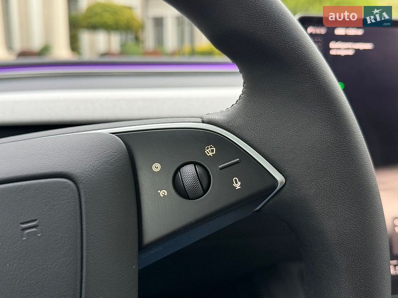 Седан Tesla Model 3 2025 в Стрию