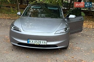 Седан Tesla Model 3 2025 в Львове