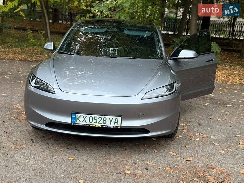 Седан Tesla Model 3 2025 в Львове