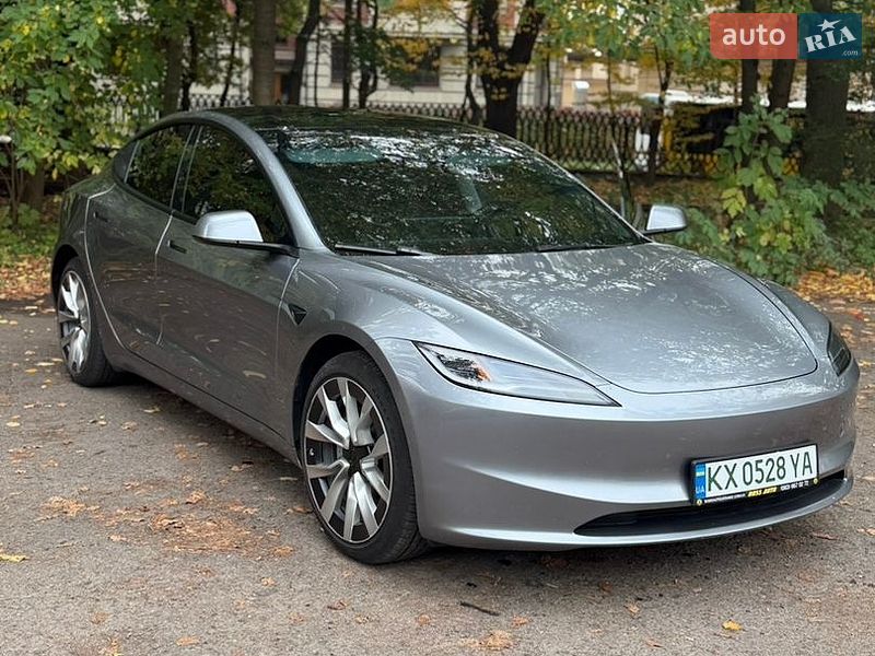Седан Tesla Model 3 2025 в Львове