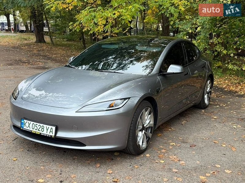 Седан Tesla Model 3 2025 в Львове