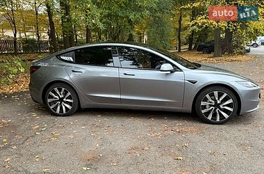 Седан Tesla Model 3 2025 в Львові