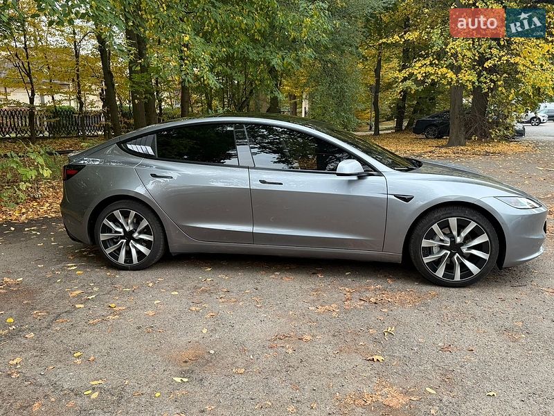 Седан Tesla Model 3 2025 в Львові