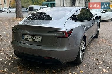 Седан Tesla Model 3 2025 в Львове