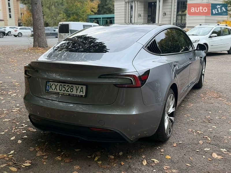 Седан Tesla Model 3 2025 в Львове