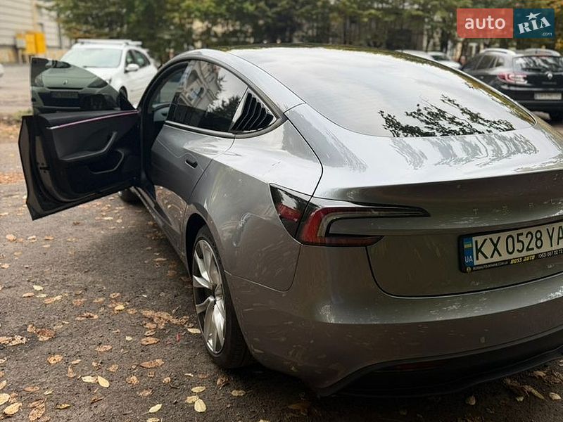 Седан Tesla Model 3 2025 в Львове