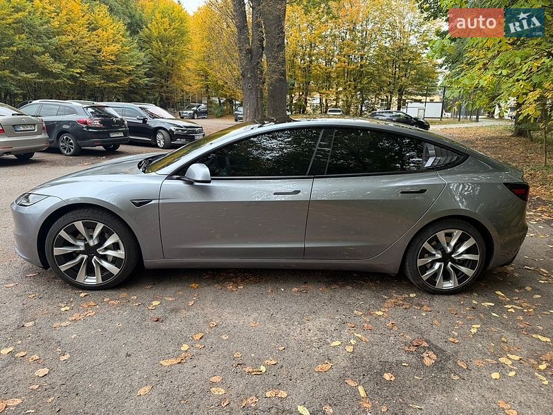 Седан Tesla Model 3 2025 в Львове