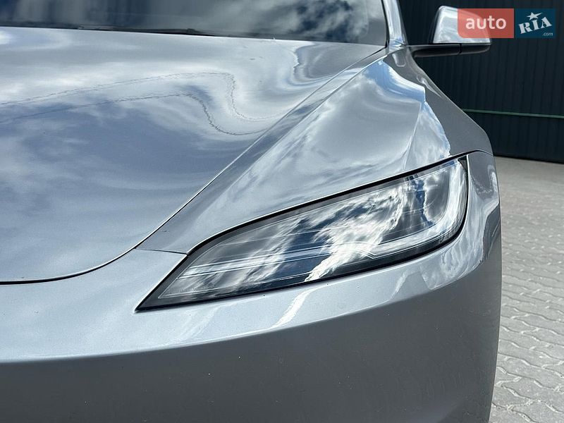 Седан Tesla Model 3 2025 в Львові