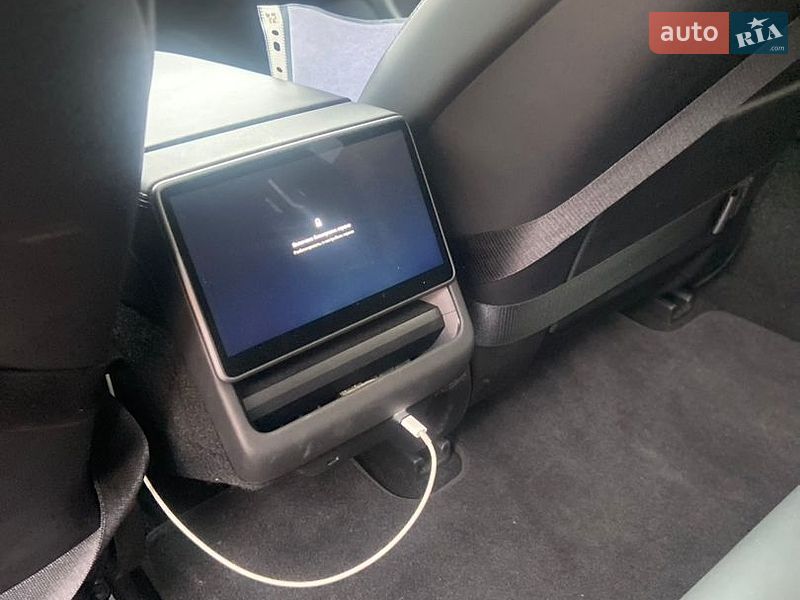 Седан Tesla Model 3 2025 в Львове
