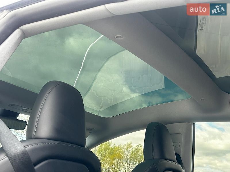 Седан Tesla Model 3 2025 в Львові