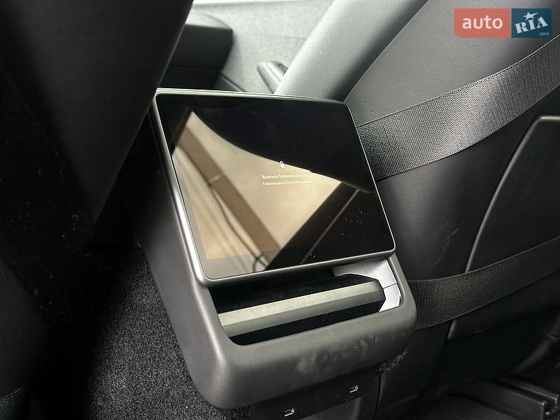 Седан Tesla Model 3 2025 в Львове
