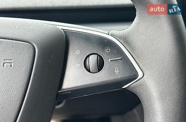 Седан Tesla Model 3 2025 в Львове