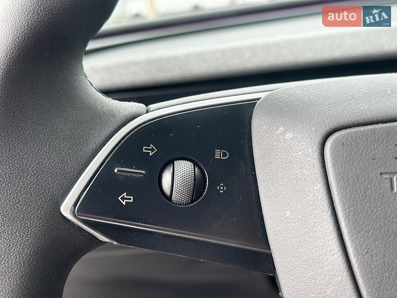 Седан Tesla Model 3 2025 в Львове