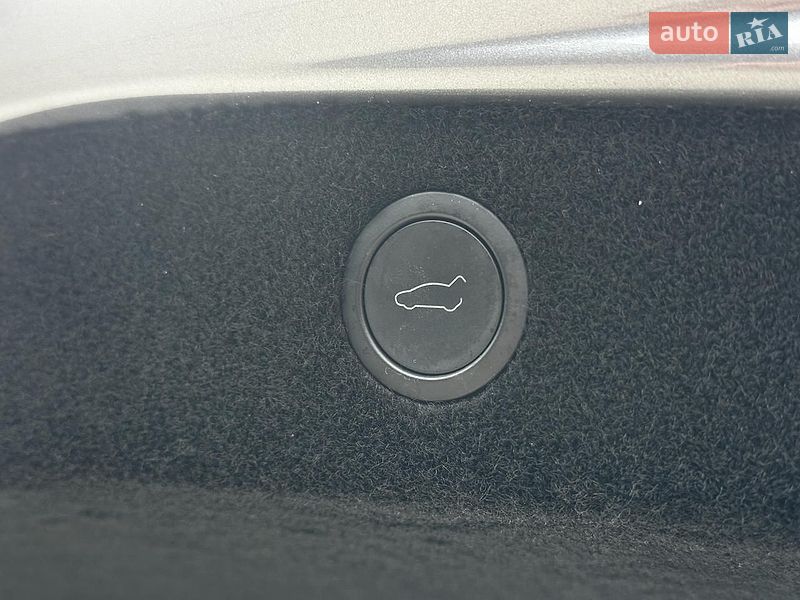 Седан Tesla Model 3 2025 в Львові