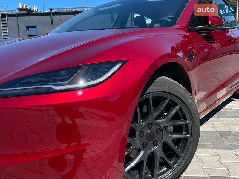Седан Tesla Model 3 2025 в Кривому Розі