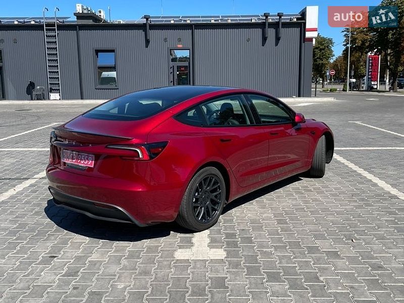 Седан Tesla Model 3 2025 в Кривому Розі