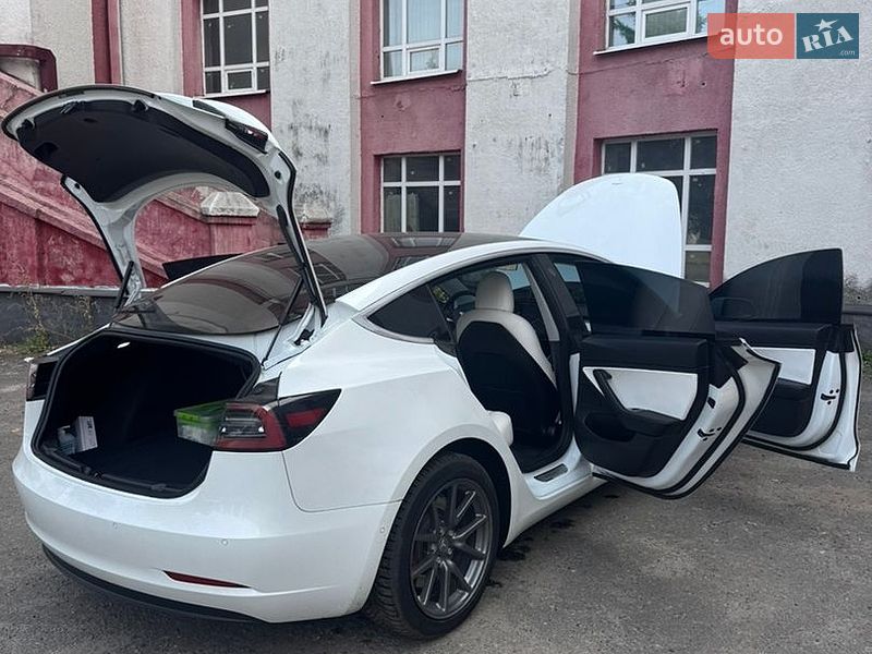 Седан Tesla Model 3 2020 в Дніпрі