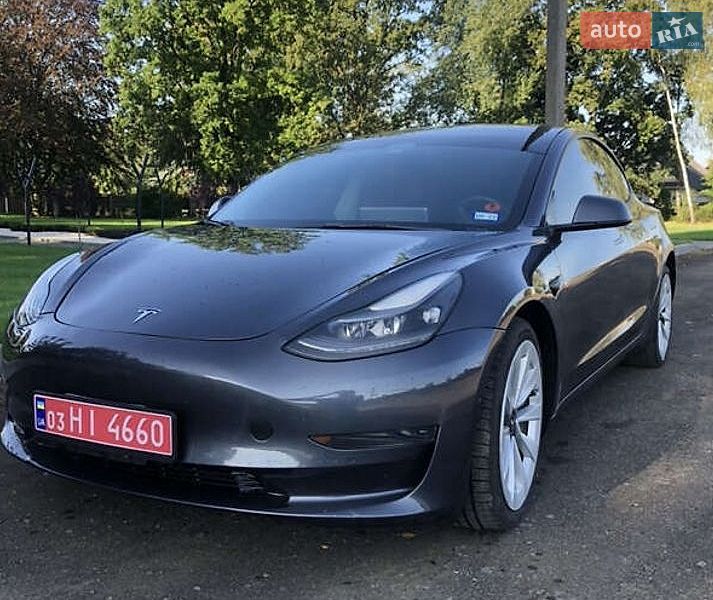 Седан Tesla Model 3 2022 в Івано-Франківську