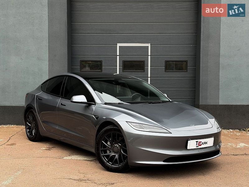 Tesla Model 3 2024
