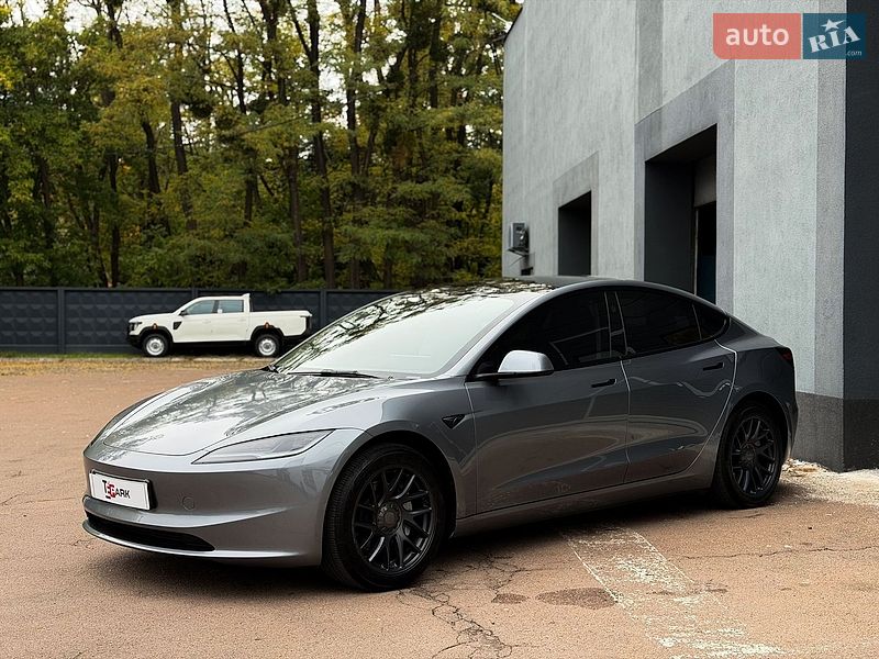 Седан Tesla Model 3 2024 в Києві